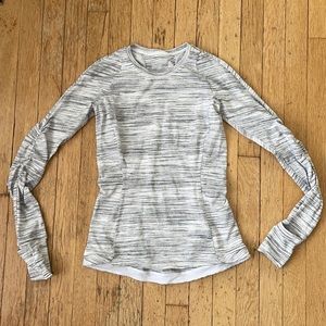 Lululemon runderful long sleeve wee are from space size 4 EUC gray